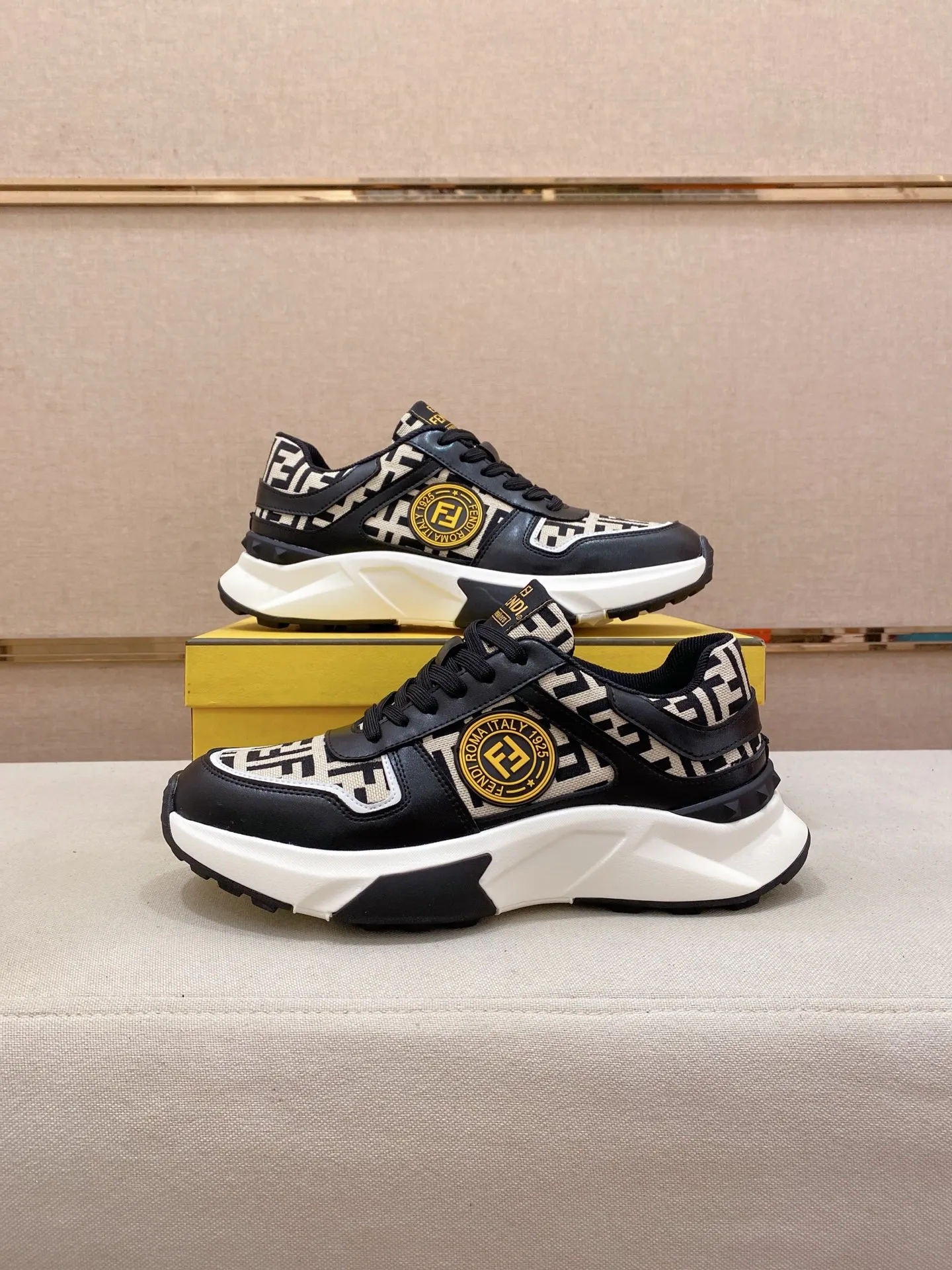 Men's shoes 💰 462💰 (fendi) New style 👊🏻 upper 🇮🇹 imported cowhide fabric 🇩🇪 lining imported sheepskin lining. The original outsole is molded to highlight the identity of every man, and the upper foot is elegant and stable🚶🏻🚶🏻The high-end custom counters reproduce the original version📯No matter the wind or rain, the shoe last remains unchanged and can withstand the verification of time🔍️,🔵 Size: 38-44